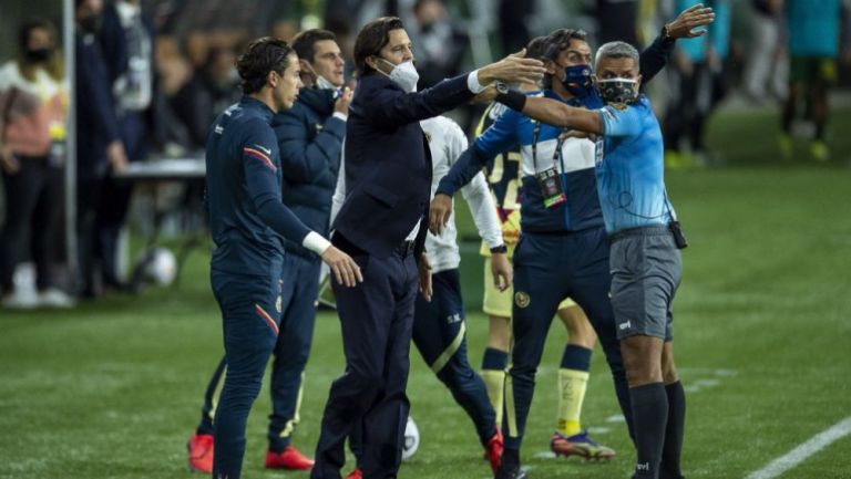 Santiago Solari, técnico de las Águilas, ante Portland