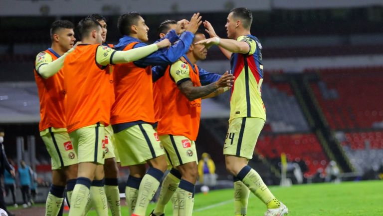 Jugadores del América celebran gol vs Portland