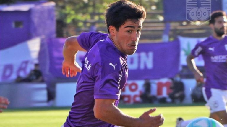 Vicente Poggi en acción con Defensor Sporting