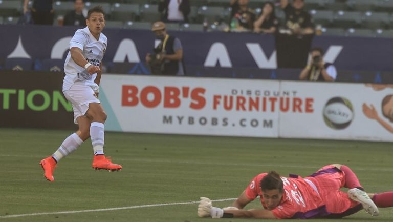 Chicharito le marcó al LAFC