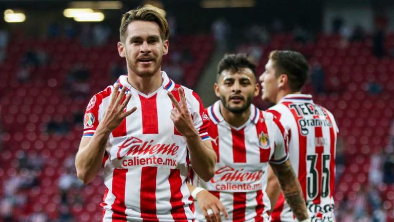 Chivas en festejo de gol