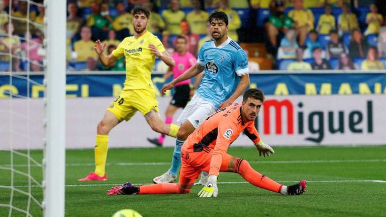 Néstor Araujo en partido