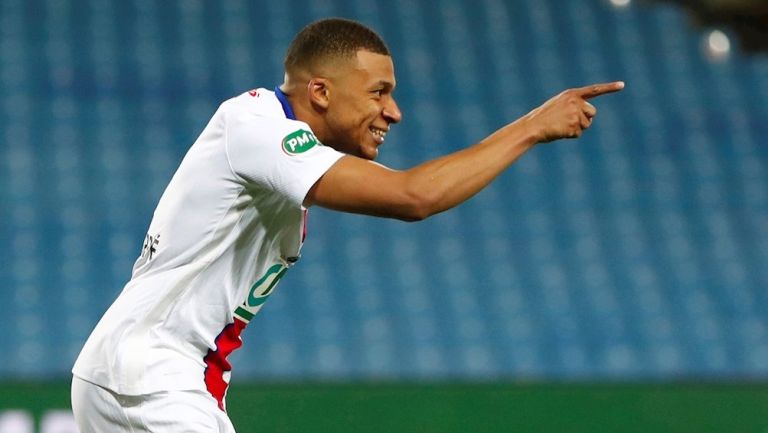 Kylian Mbappé celebrando un gol con el PSG