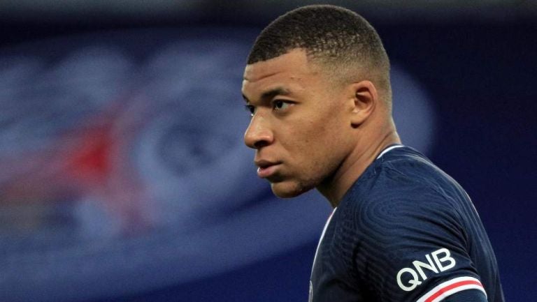 Mbappé en partido con PSG