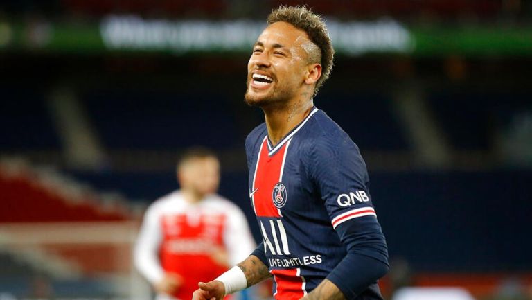 Neymar se vacunó en Francia contra el Coronavirus