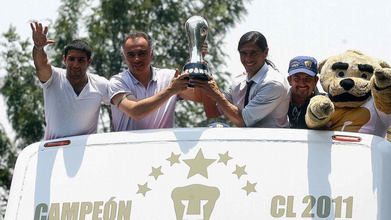 El festejo de Pumas tras el título del Clausura 2011 