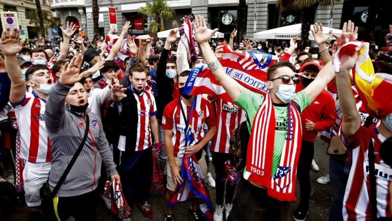 Aficionados celebran el título del Atlético de Madrid