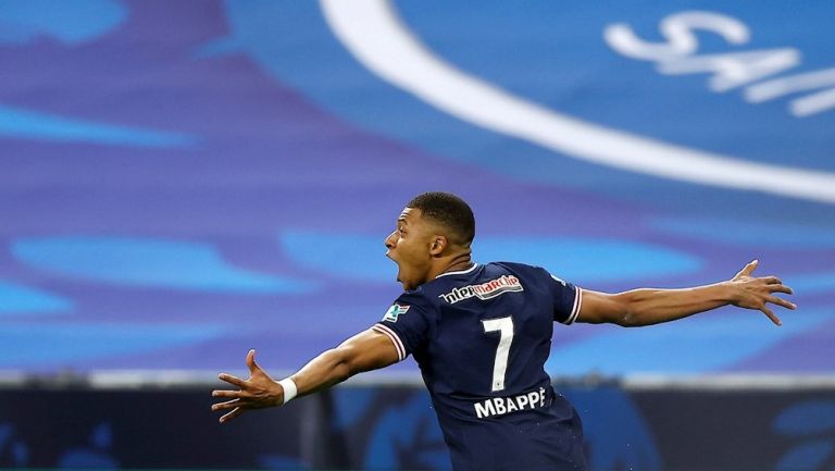 Kylian Mbappé durante un partido con el PSG