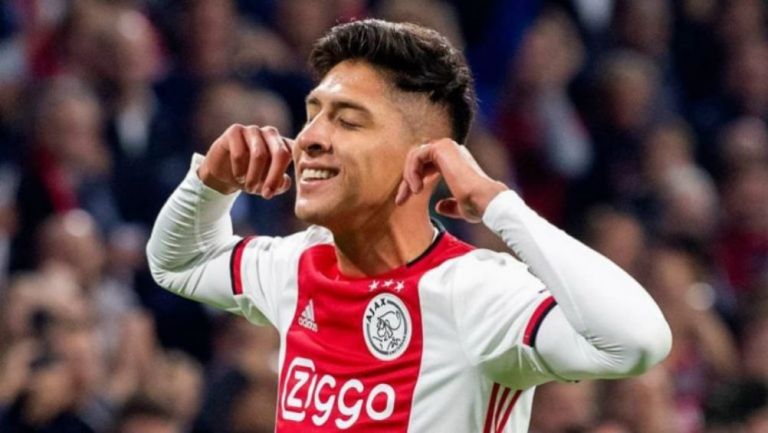 Edson Álvarez celebra un gol con el Ajax