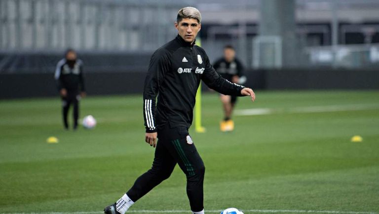 Alan Pulido con la Selección Mexicana