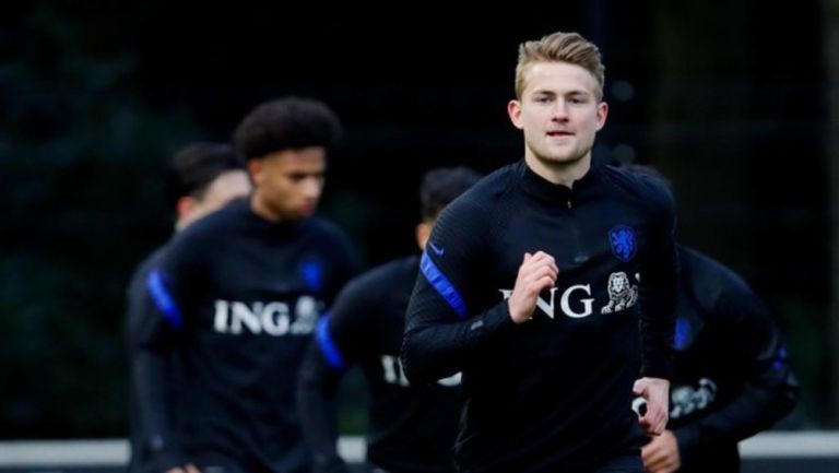 Matthijs de Ligt entrenando con Países Bajos