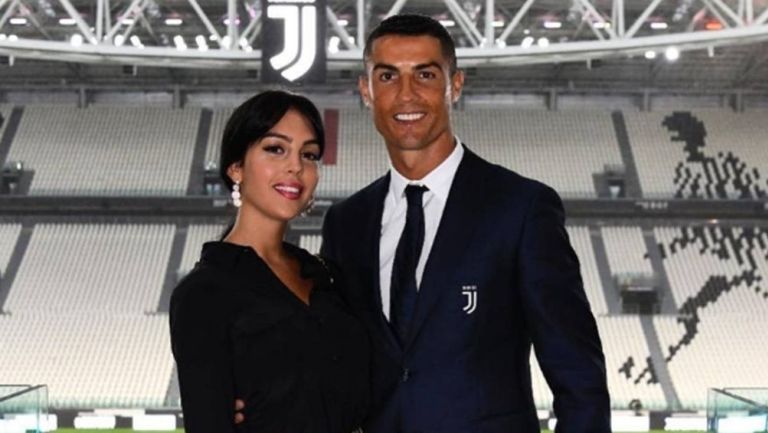 Georgina Rodríguez y Cristiano en el Juventus Stadium