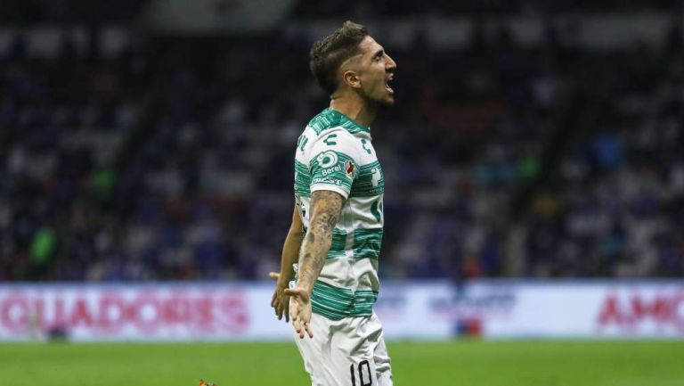 Diego Valdés en festejo de gol