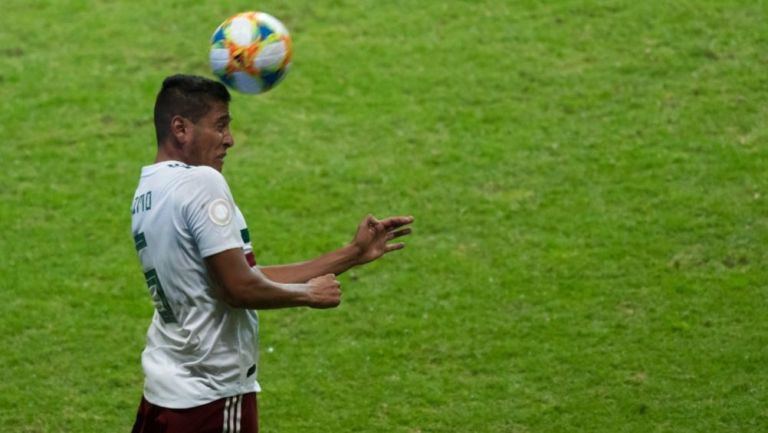 Luis Romo en acción con Selección Mexicana