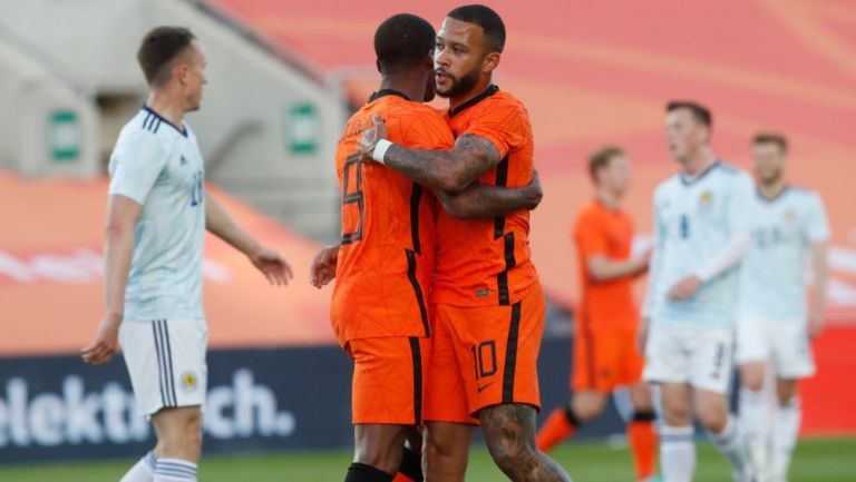 Jugadores de Holanda celebrando un gol a favor