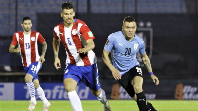 Cabecita Rodríguez durante el partido entre Uruguay y Paraguay