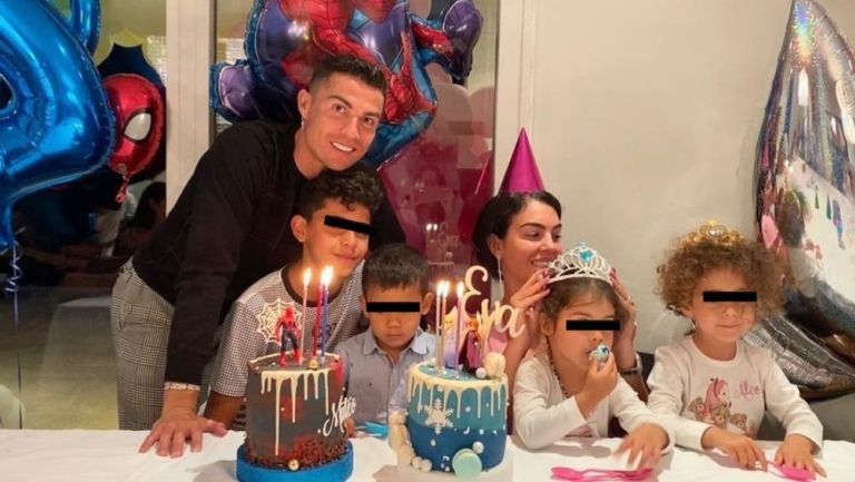 Cristiano Ronaldo con su familia 