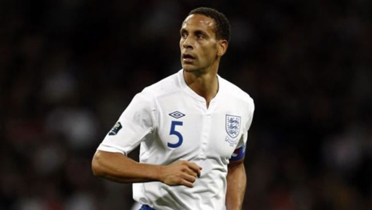 Rio Ferdinand narró vuelo de terror con Inglaterra en 2006: 'Pensé que íbamos a estrellarnos'