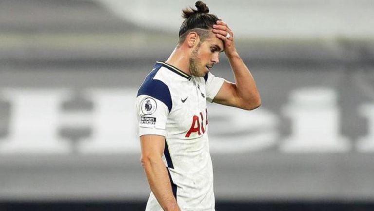 Gareth Bale durante un duelo con el Tottenham