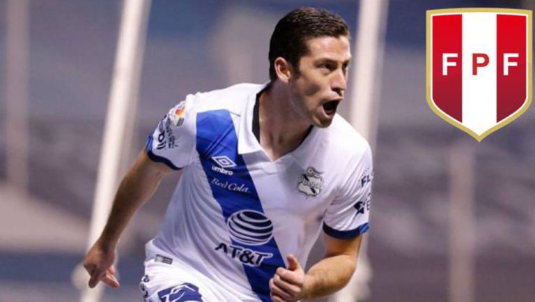 Santiago Ormeño en partido con Puebla 