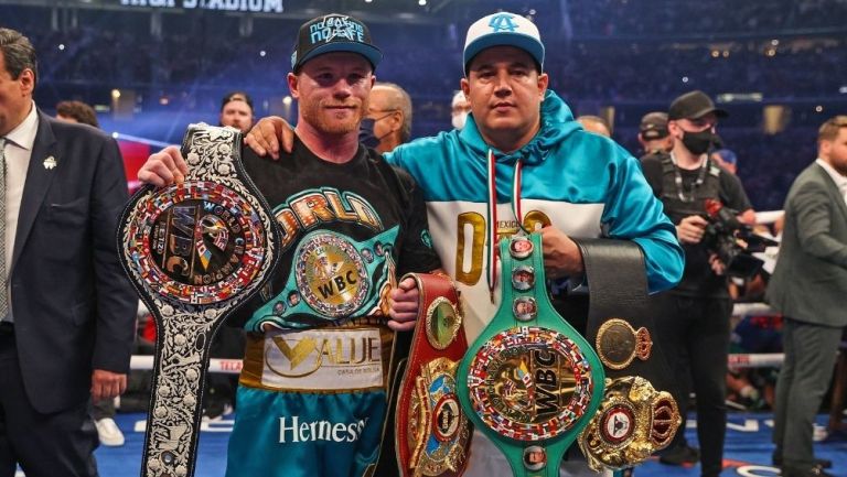 Canelo Álvarez y Eddy Reynoso