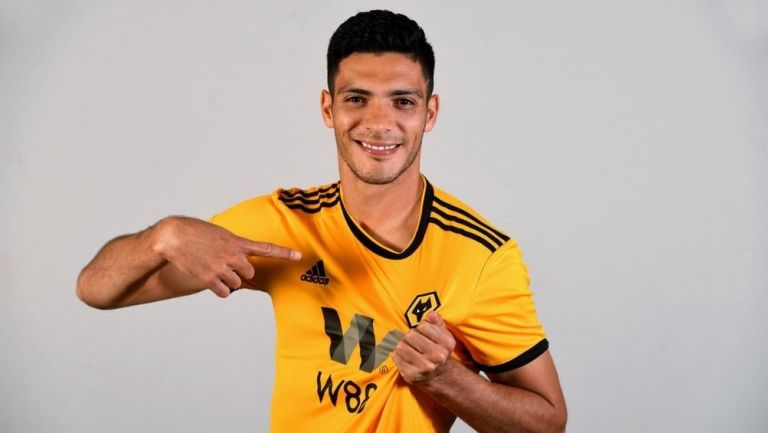 Raúl Jiménez festeja tres años con el Wolverhampton