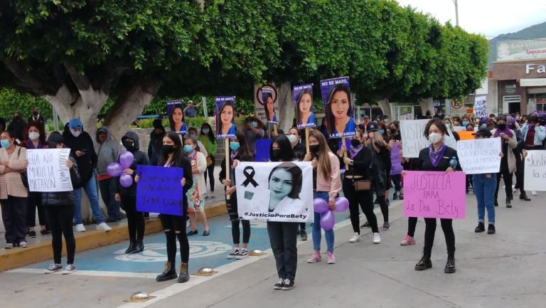 Marcha por Beatriz Hernández