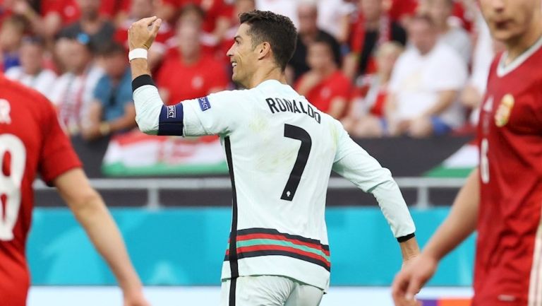 Cristiano Ronaldo festejando un gol con Portugal