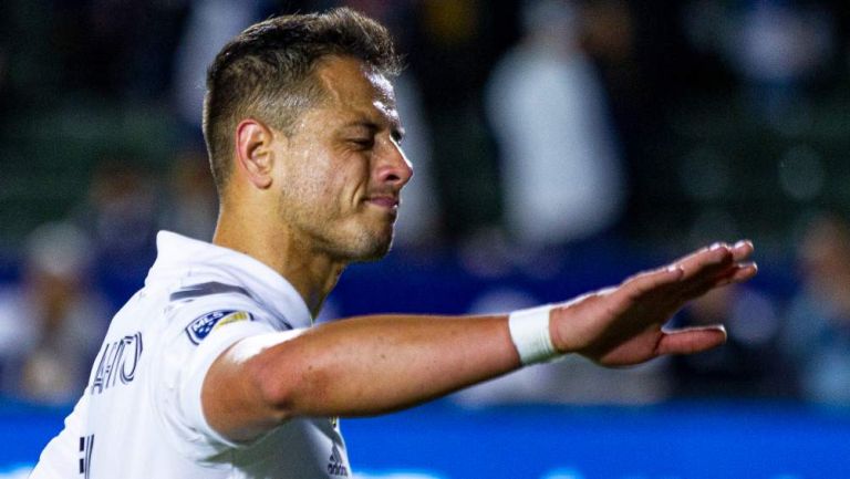 Javier Hernández en partido con Galaxy