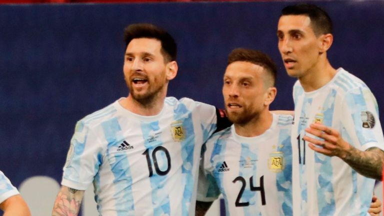 Argentina celebra gol ante Paraguay