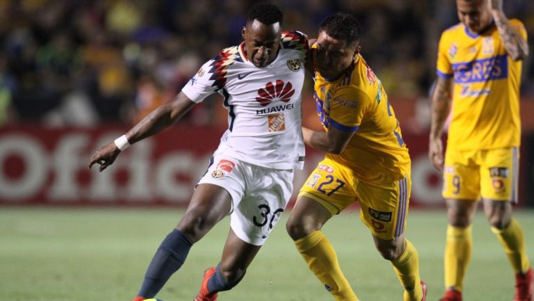 Renato Ibarra en partido con América ante Tigres