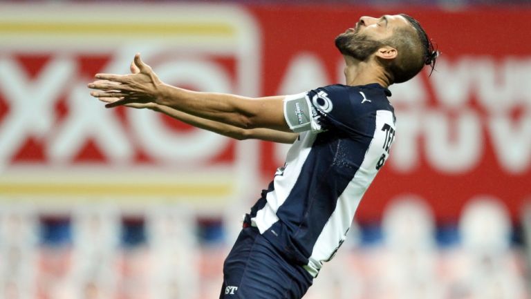 Nicolás Sánchez durante un partido con Rayados