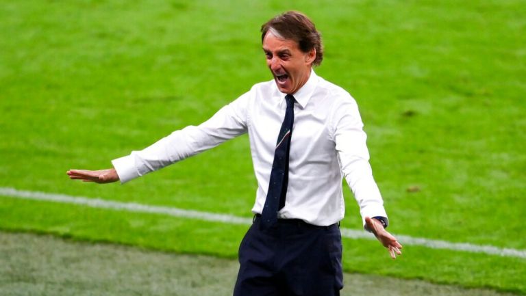 Roberto Mancini en victoria vs Austria