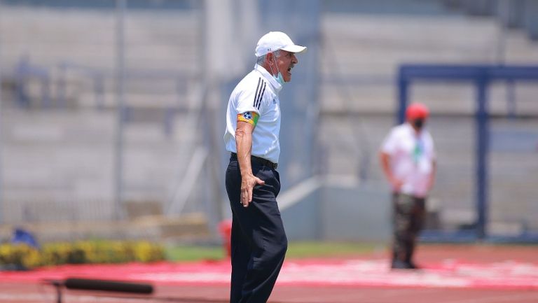 Tuca Ferretti durante un partido con Tigres