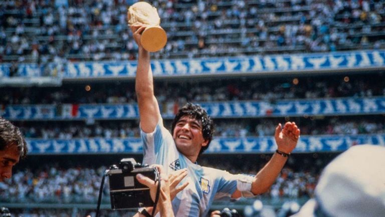 Diego Armando Maradona: Estadio Azteca develó monumento en honor al '10'