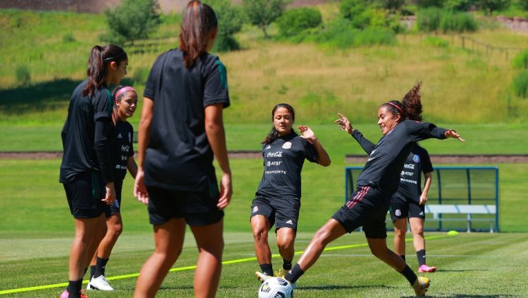 Selección Mexicana Femenil durante entrenamiento