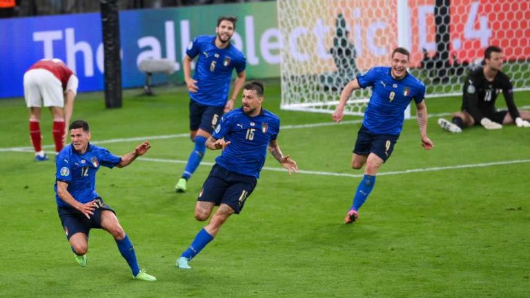 Italia en festejo de gol
