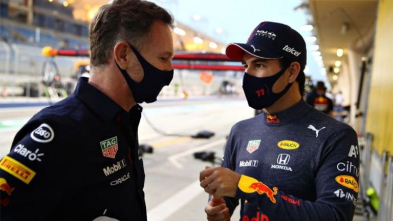 Horner al lado de Checo Pérez