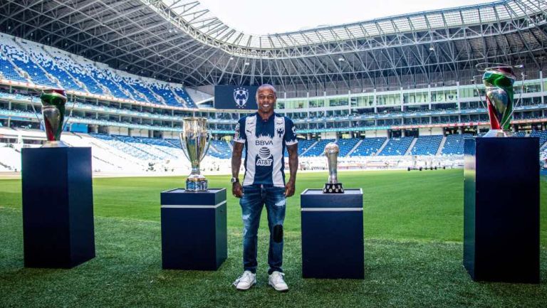 Dorlan Pabón en partido con Monterrey