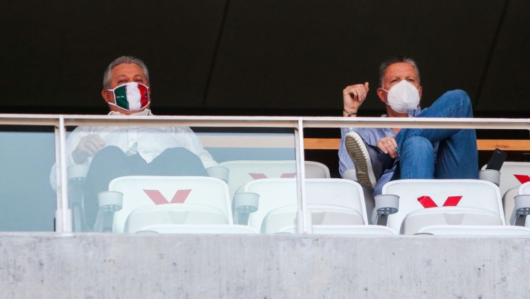 Vucetich y Peláez durante un partido de Chivas