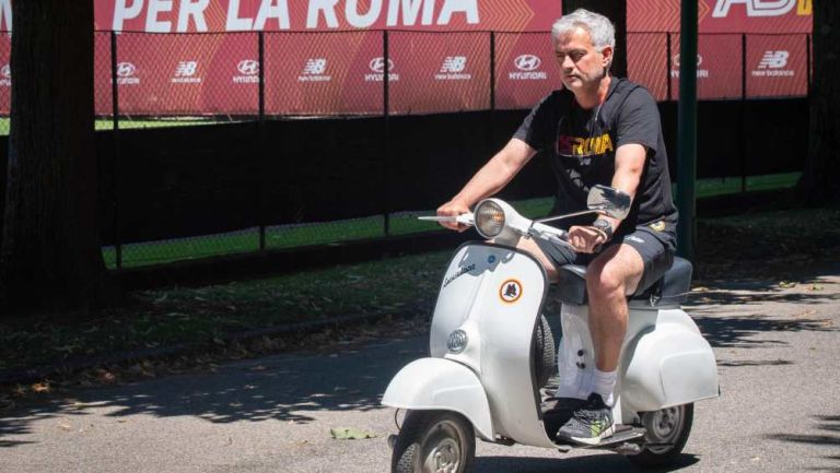 Mou en su moto