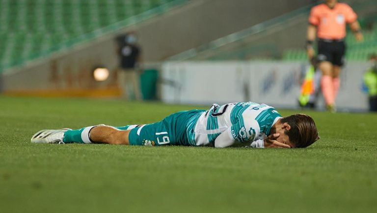 Santiago Muñoz en un partido con Santos Laguna