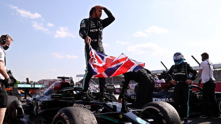 Lewis Hamilton celebra triunfo en el GP de Gran Bretaña