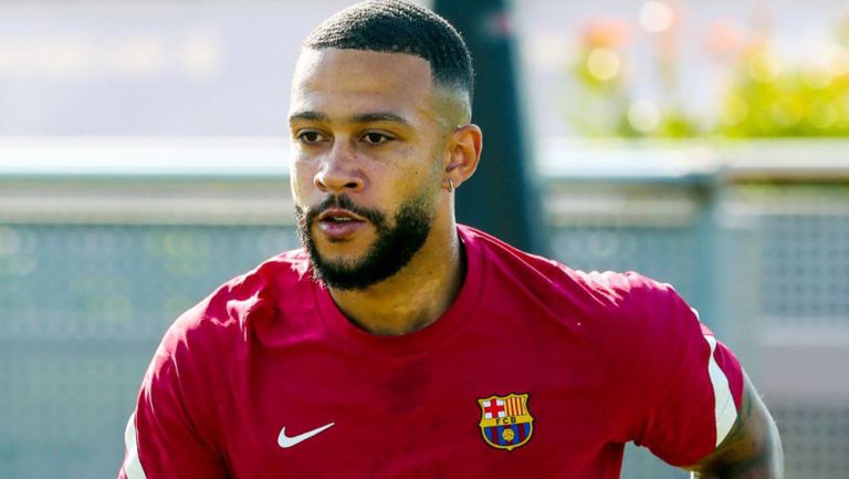 Memphis Depay durante su primer sesión con el Barcelona 