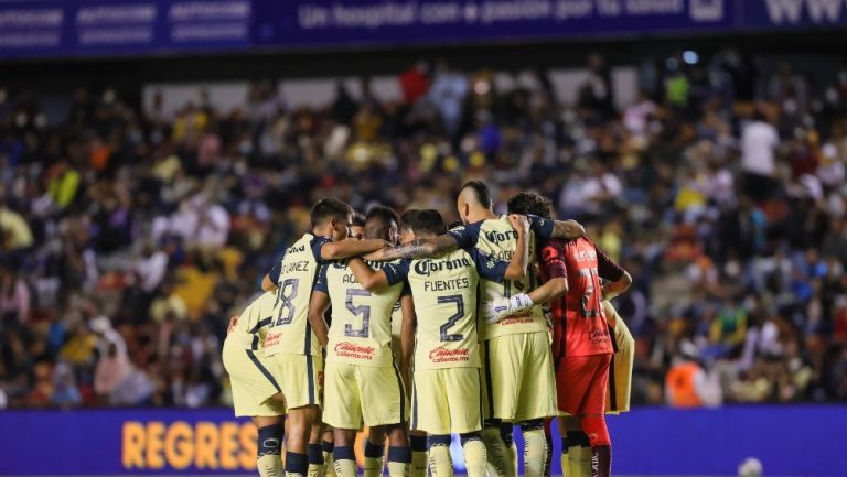 Jugadores del América previo al partido vs Gallos