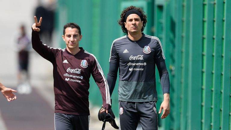 Guardado y Ochoa durante un entrenamiento con el Tri