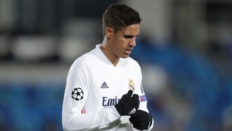 Raphael Varane en un partido con el Real Madrid