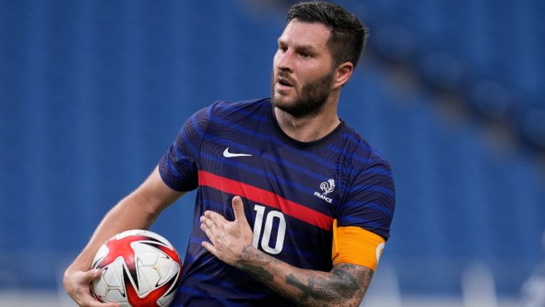 Gignac en festejo ante Sudáfrica