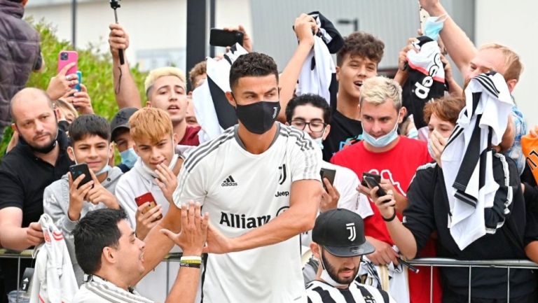 Cristiano Ronaldo ovacionado al llegar a las instalaciones de la Juventus