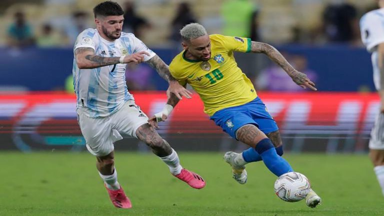 Rodrigo de Paul marca a Neymar en final de la Copa América